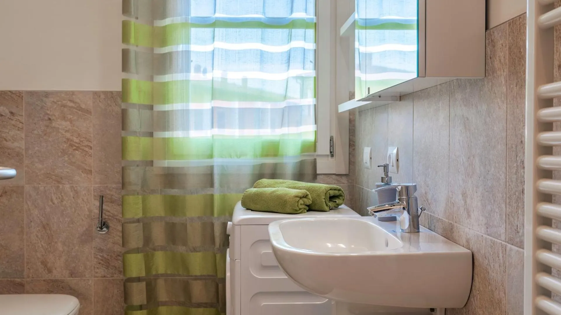Lovely Fasanella 54: Pool & Lake Toscolano Maderno Apartment
